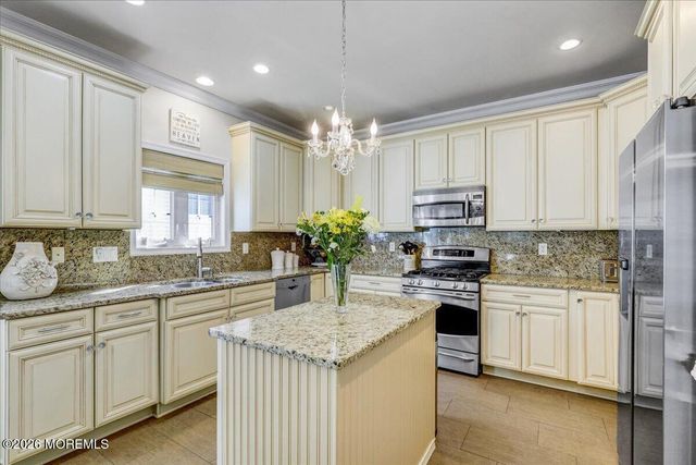 15 Crawford Road, Manalapan, NJ 07726