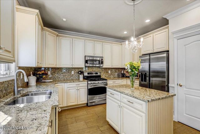 15 Crawford Road, Manalapan, NJ 07726