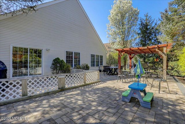 15 Crawford Road, Manalapan, NJ 07726