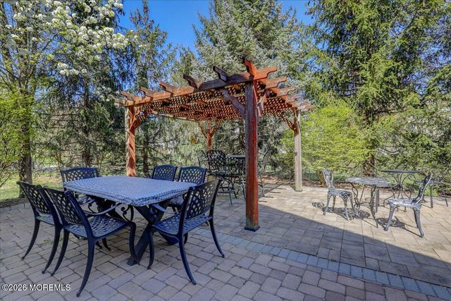 15 Crawford Road, Manalapan, NJ 07726