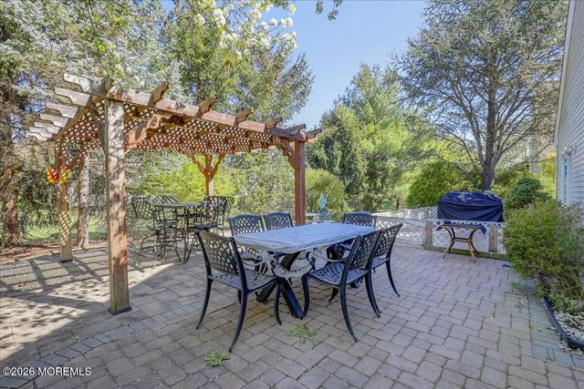 15 Crawford Road, Manalapan, NJ 07726