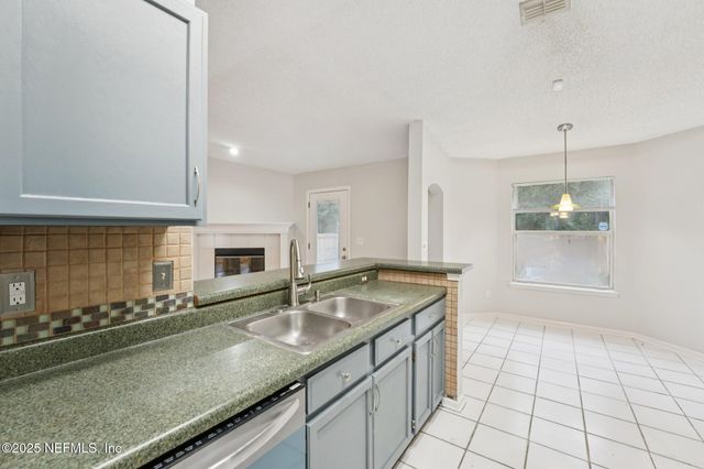 6662 DELTA POST Drive W, Jacksonville, FL 32244