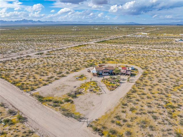 4233 W Mayan Drive, Golden Valley, AZ 86413