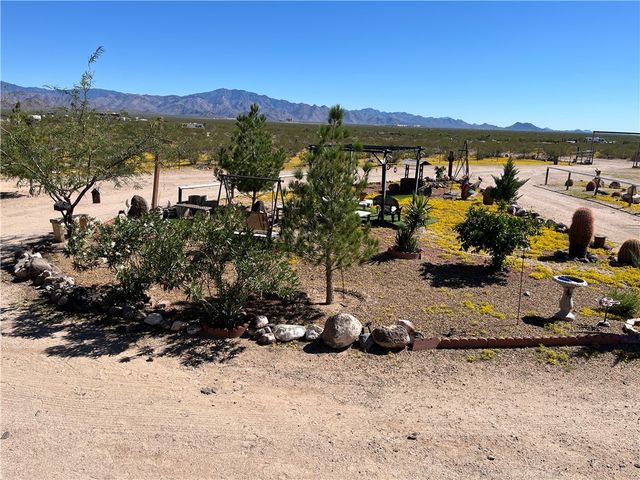 4233 W Mayan Drive, Golden Valley, AZ 86413