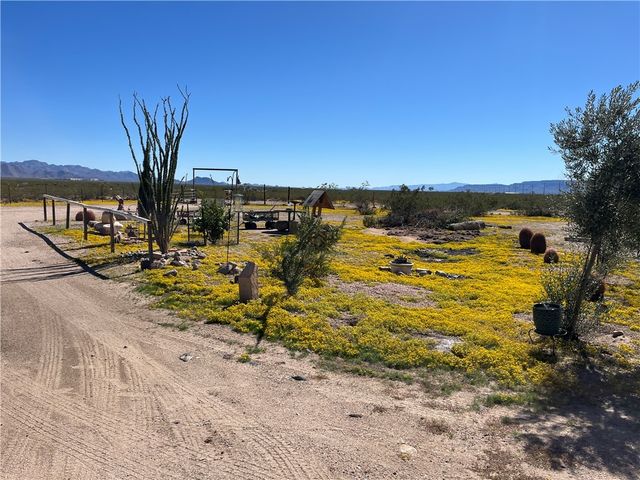 4233 W Mayan Drive, Golden Valley, AZ 86413