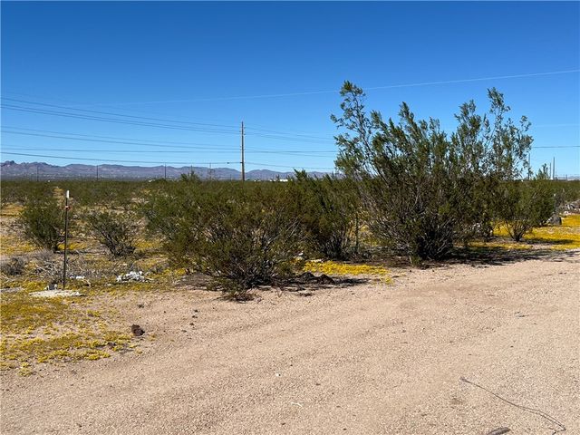 4233 W Mayan Drive, Golden Valley, AZ 86413