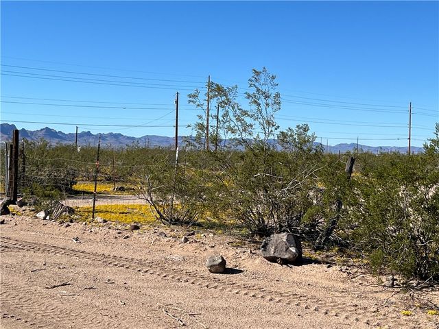 4233 W Mayan Drive, Golden Valley, AZ 86413