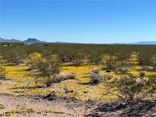 4233 W Mayan Drive, Golden Valley, AZ 86413