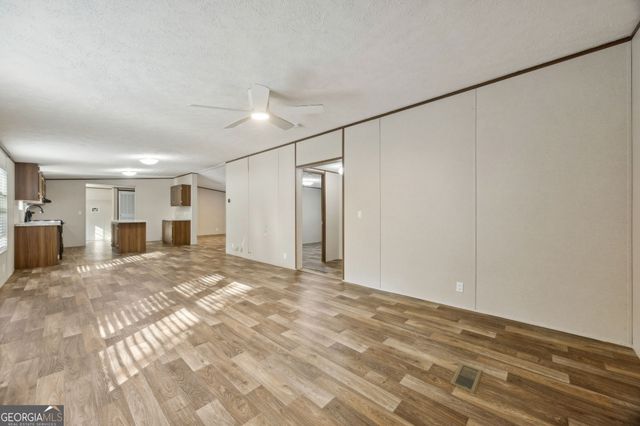 841 W 3rd Street, Woodbine, GA 31569