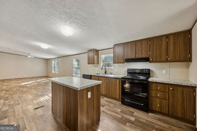 841 W 3rd Street, Woodbine, GA 31569