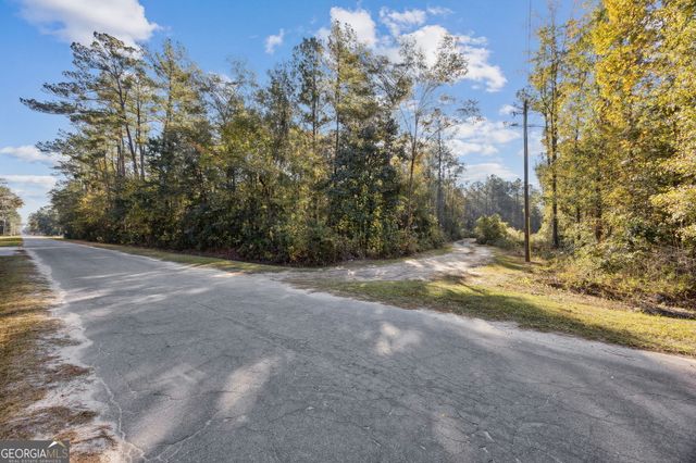 841 W 3rd Street, Woodbine, GA 31569