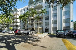 496 NW 165th St Rd D-211, Miami, FL 33169