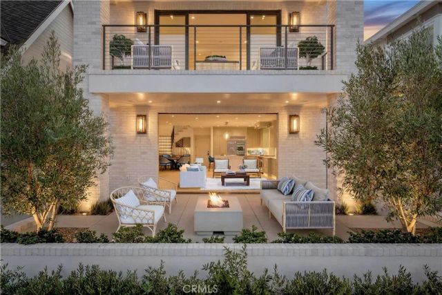 225 Diamond, Newport Beach, CA 92662