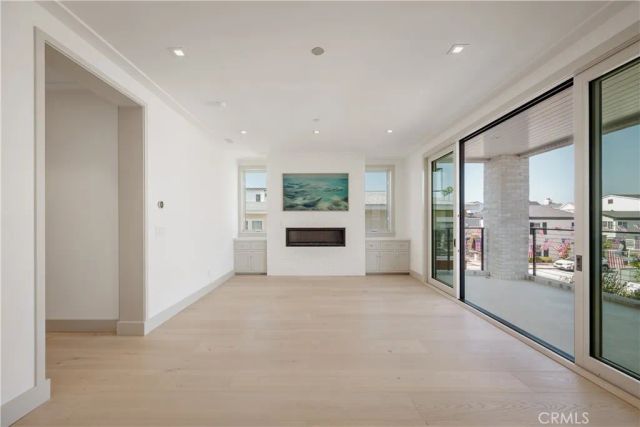 225 Diamond, Newport Beach, CA 92662