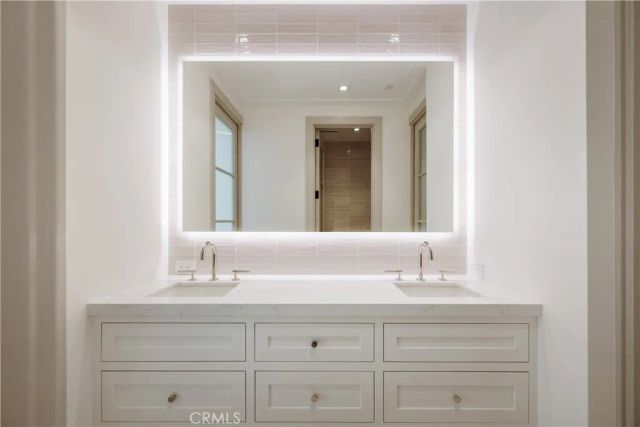 225 Diamond, Newport Beach, CA 92662
