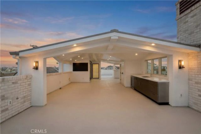 225 Diamond, Newport Beach, CA 92662