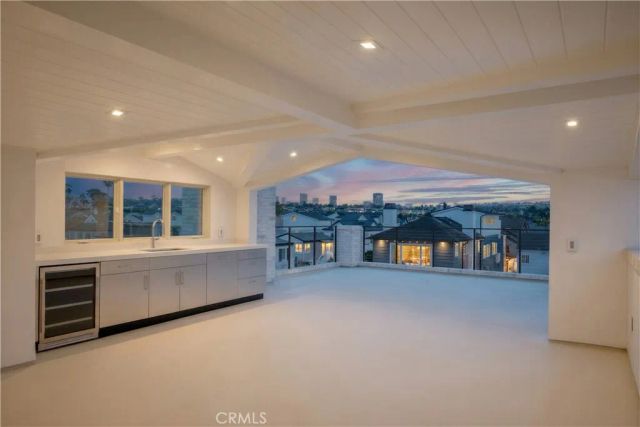 225 Diamond, Newport Beach, CA 92662