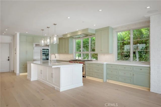 225 Diamond, Newport Beach, CA 92662
