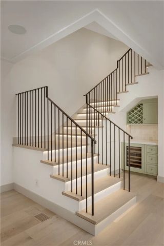 225 Diamond, Newport Beach, CA 92662