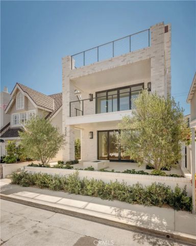 225 Diamond, Newport Beach, CA 92662