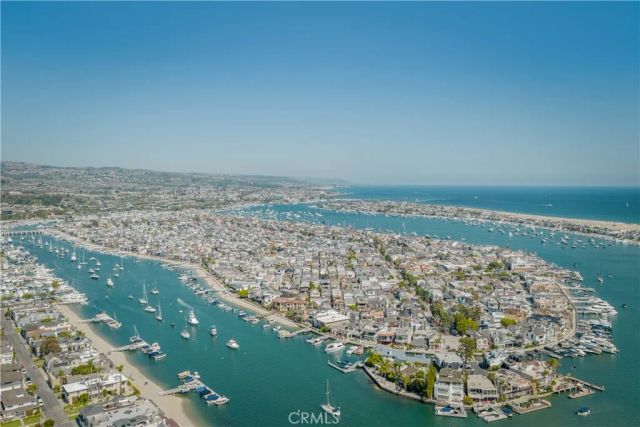 225 Diamond, Newport Beach, CA 92662
