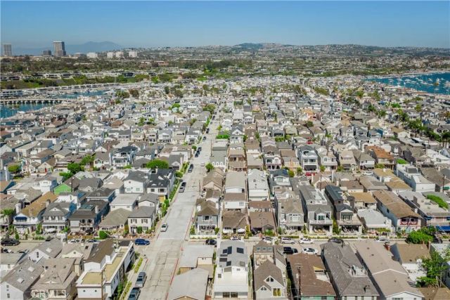 225 Diamond, Newport Beach, CA 92662