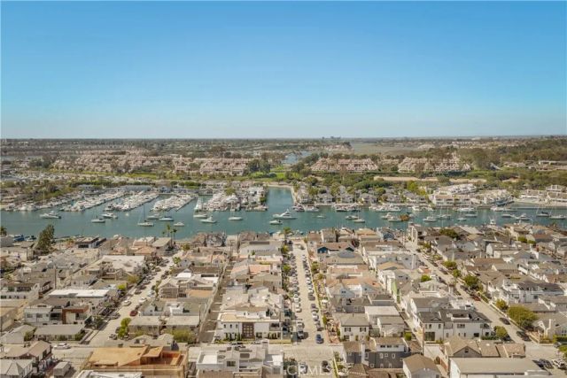 225 Diamond, Newport Beach, CA 92662