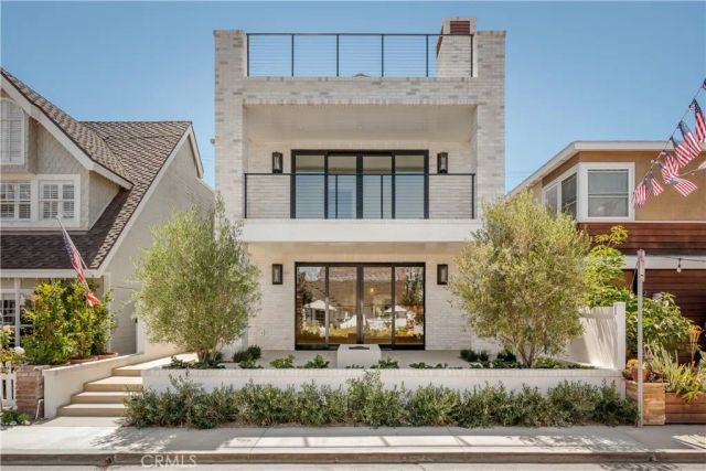 225 Diamond, Newport Beach, CA 92662