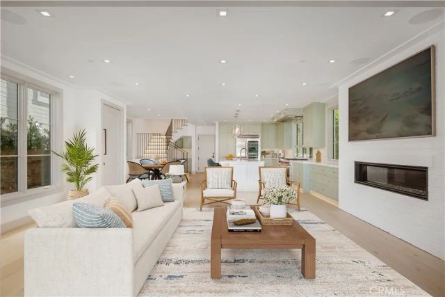 225 Diamond, Newport Beach, CA 92662