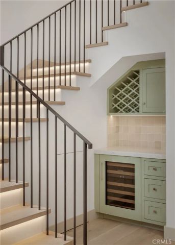 225 Diamond, Newport Beach, CA 92662