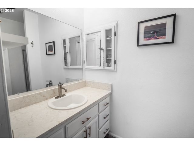 2246 DALE Ave, Eugene, OR 97408