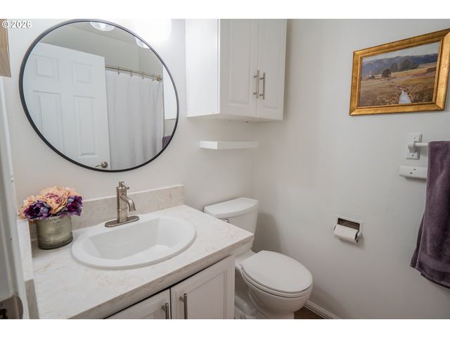 2246 DALE Ave, Eugene, OR 97408