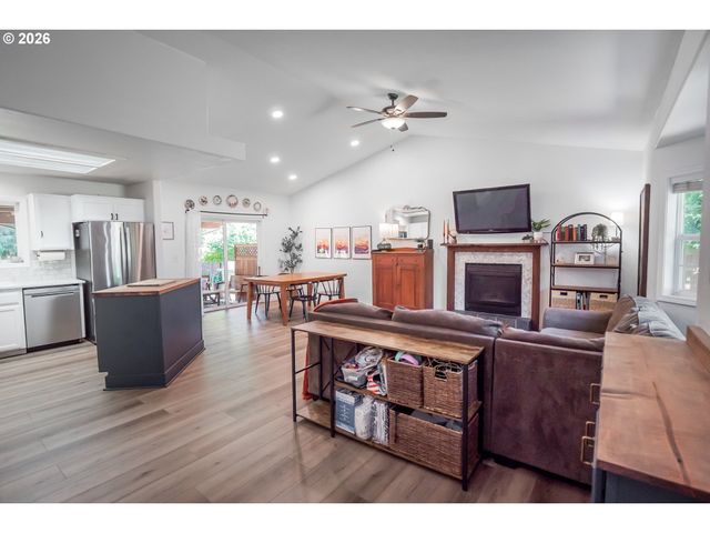 2246 DALE Ave, Eugene, OR 97408