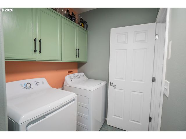 2246 DALE Ave, Eugene, OR 97408