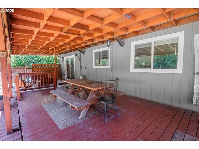 2246 DALE Ave, Eugene, OR 97408