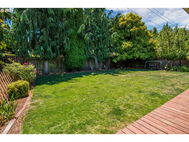 2246 DALE Ave, Eugene, OR 97408
