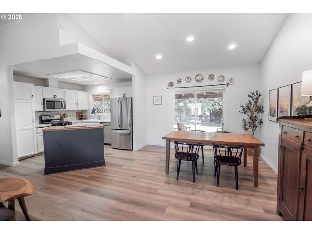 2246 DALE Ave, Eugene, OR 97408