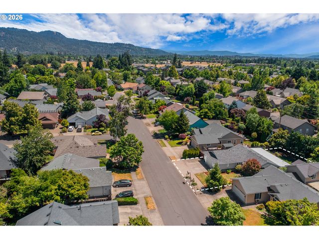 2246 DALE Ave, Eugene, OR 97408