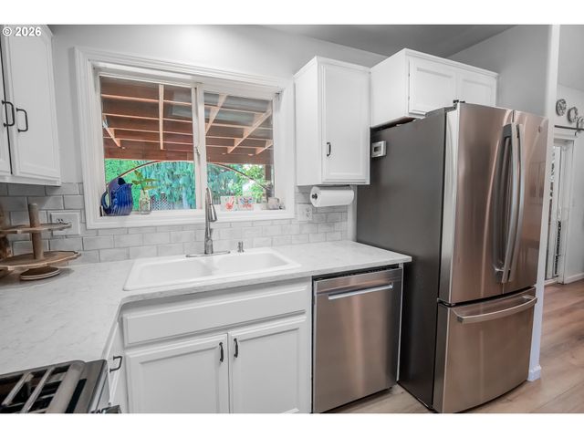 2246 DALE Ave, Eugene, OR 97408