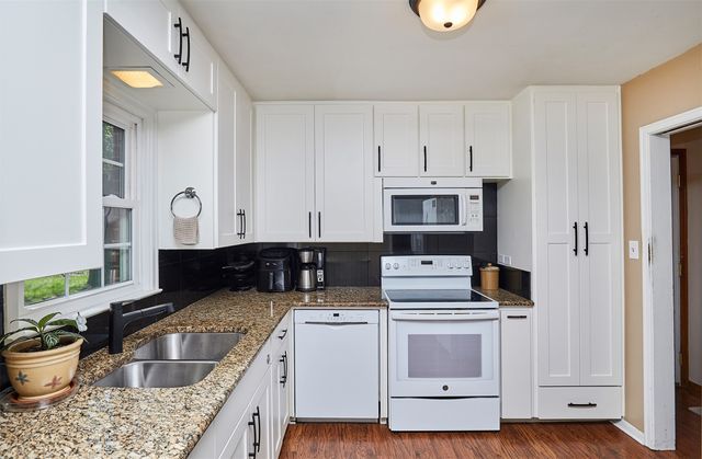 1521 70th Street, Windsor Heights, IA 50324