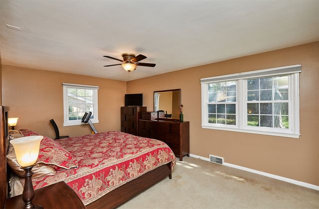 1521 70th Street, Windsor Heights, IA 50324