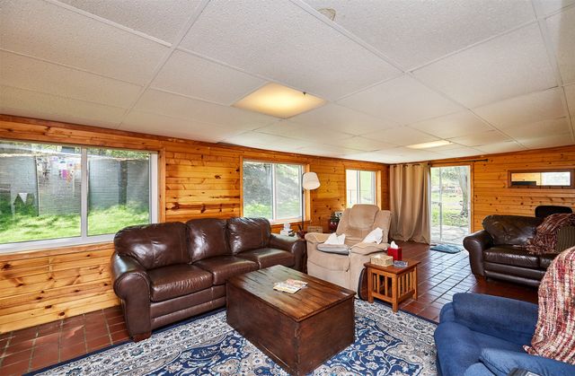 1521 70th Street, Windsor Heights, IA 50324