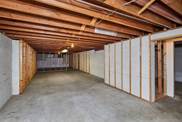1521 70th Street, Windsor Heights, IA 50324
