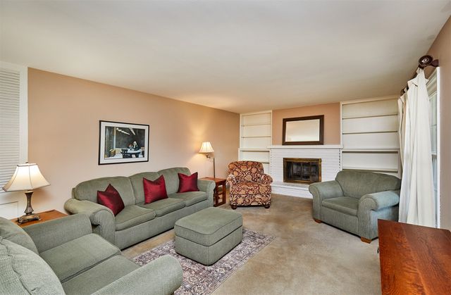 1521 70th Street, Windsor Heights, IA 50324