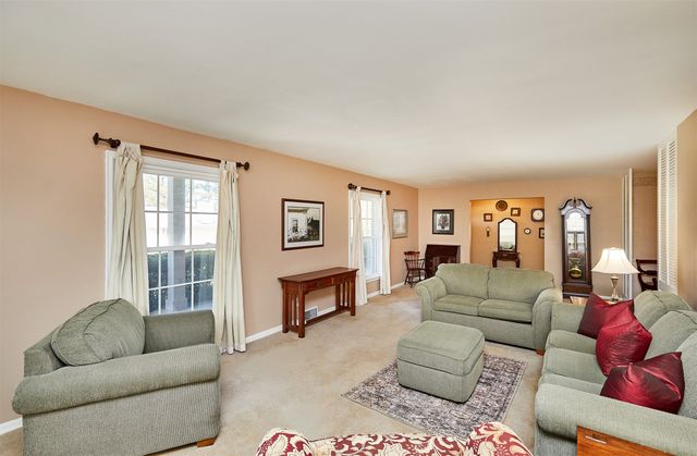 1521 70th Street, Windsor Heights, IA 50324