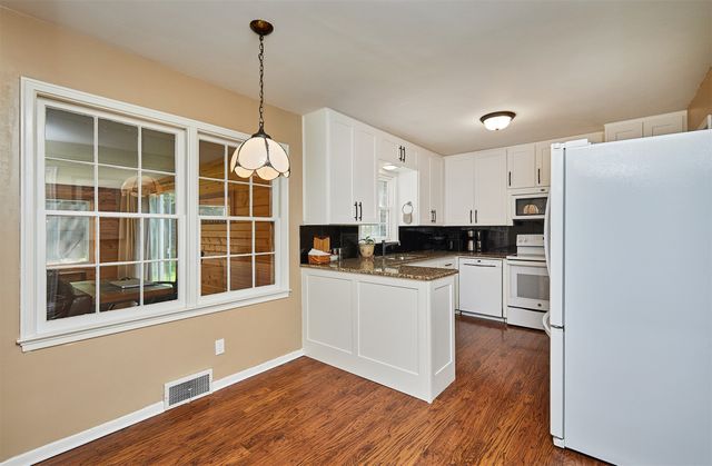 1521 70th Street, Windsor Heights, IA 50324