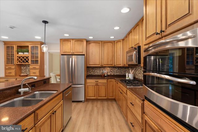 9910 CHASE HILL CT, Vienna, VA 22182