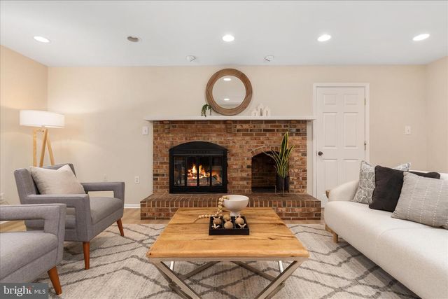 9910 CHASE HILL CT, Vienna, VA 22182