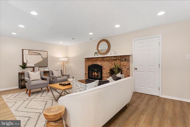 9910 CHASE HILL CT, Vienna, VA 22182