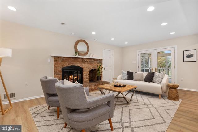 9910 CHASE HILL CT, Vienna, VA 22182